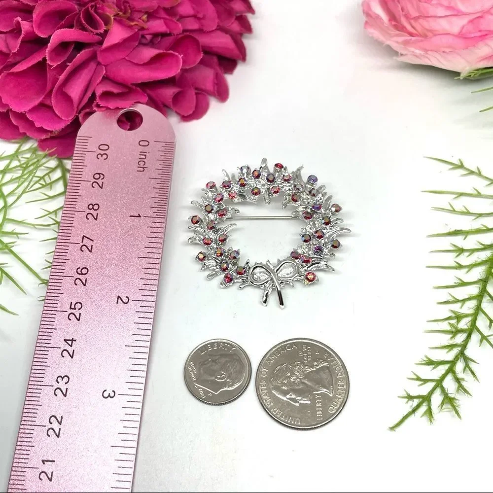 VINTAGE⚜️Festive Wreath Aurora Borealis Crystals Brooch